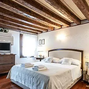 https://venice-lucas-house.hotelinveneto.com